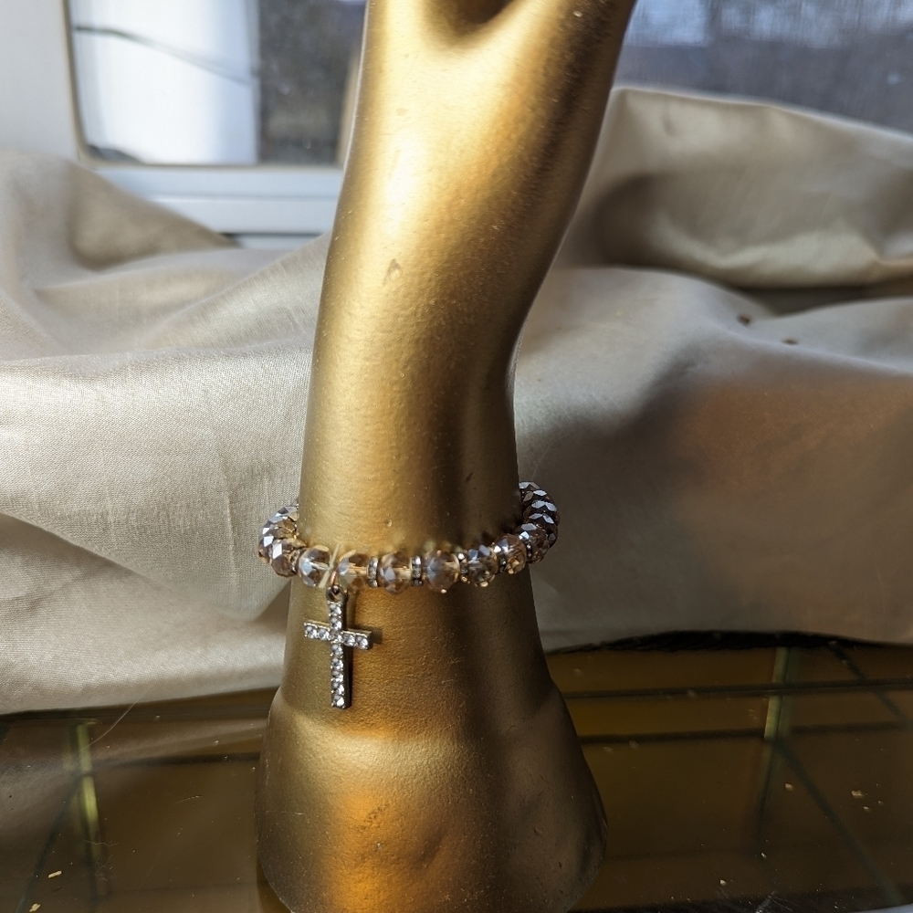 Bracelet Stretch Rhinestone Silver Tone cross with crystal bead and silver beads - Picture 6 of 6